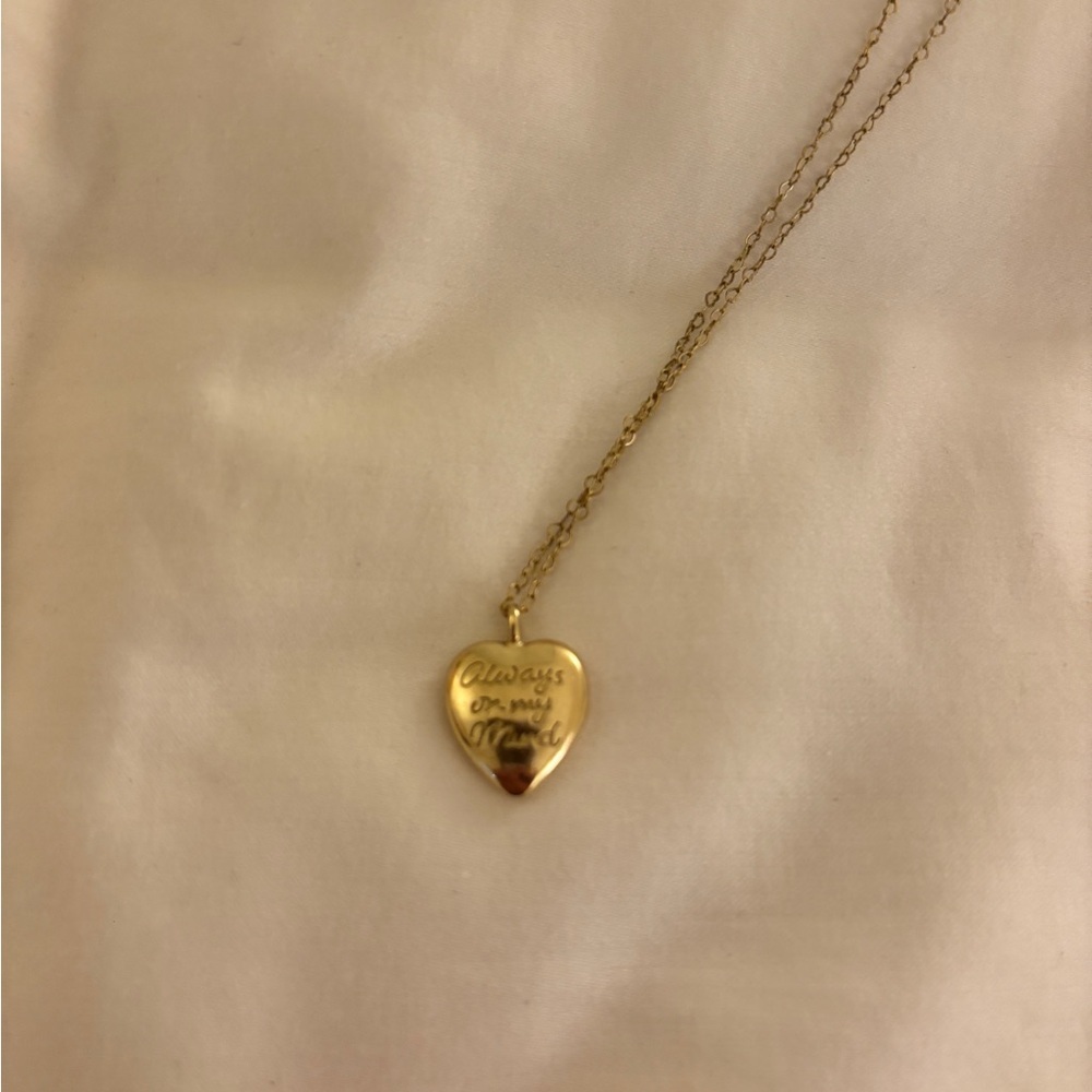 Always on my mind chunky brandy Melville Chic Gold Heart Necklace cute like new - Picture 4 of 5